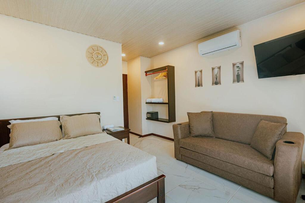 Mountain Top Park Hotel Quepos Ngoại thất bức ảnh
